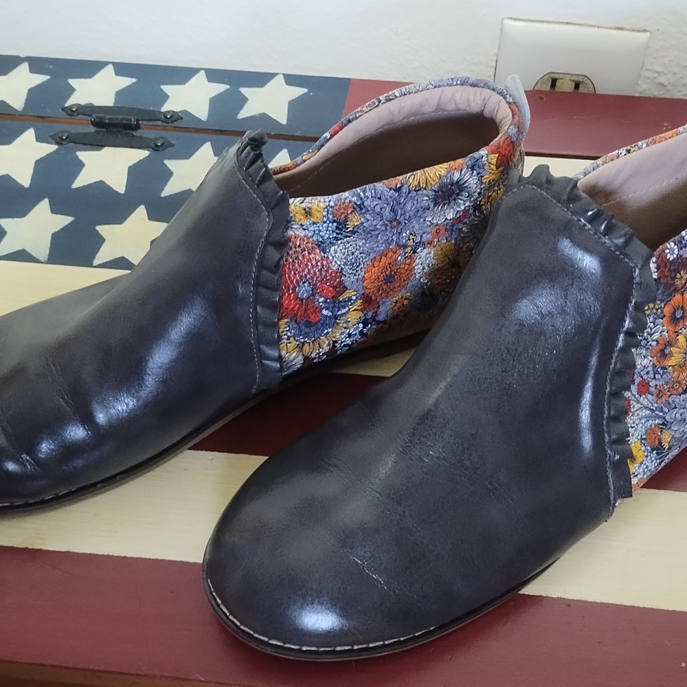 Little Penguin Shoes Women's Size 9 Booties